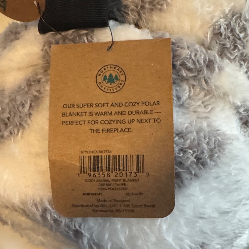 Cozy Faux Fur Blanket - Cream and Gray - Picture 3 of 3